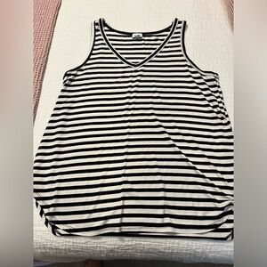 Evereve team and black tank